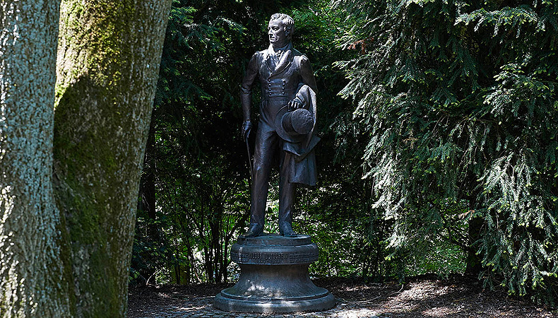Dichtergarten, Statue des russischen Dichters Fjodor Tjutschew