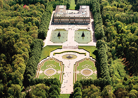 Picture: Water Parterre in front of the New Palace