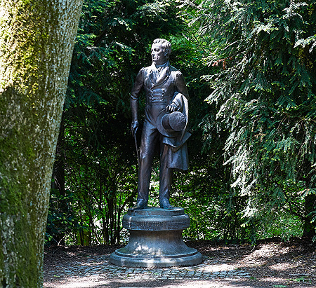 Bild: Dichtergarten, Statue des russischen Dichters Fjodor Tjutschew