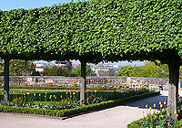 Link to the Castle Gardens at the Imperial Castle