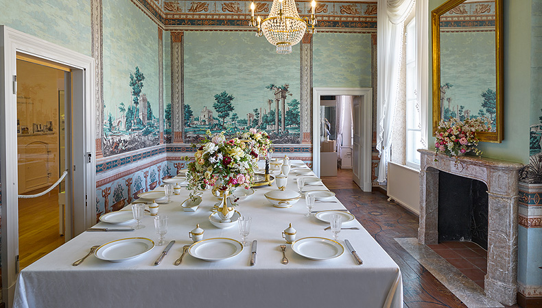 Museum of Nymphenburg Porcelain, Wallpaper Room with set table