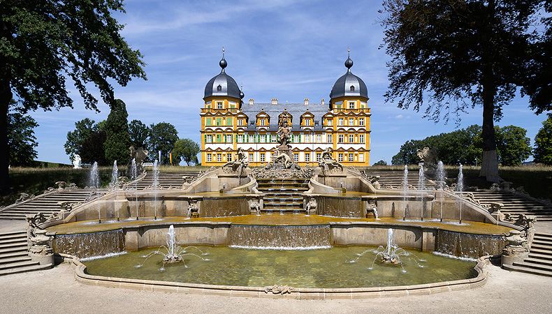 Schloss Seehof mit Wasserspielen