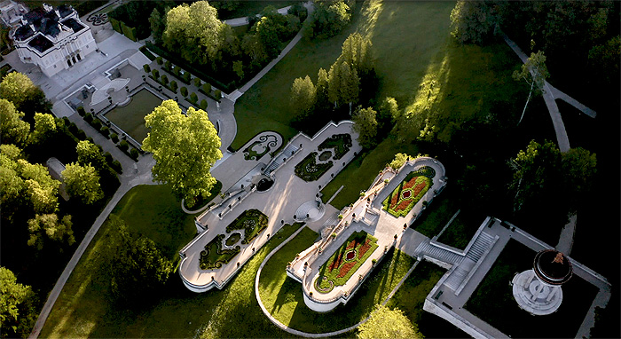 Picture: Linderhof Palace with terraced gardens from above