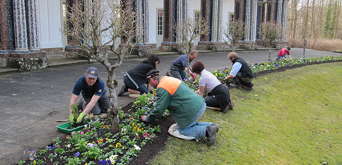Picture: Gardeners working at Hermitage Court Garden, Bayreuth